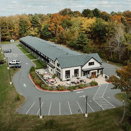 Hotel Berkshires Untold Lenox Esterno foto