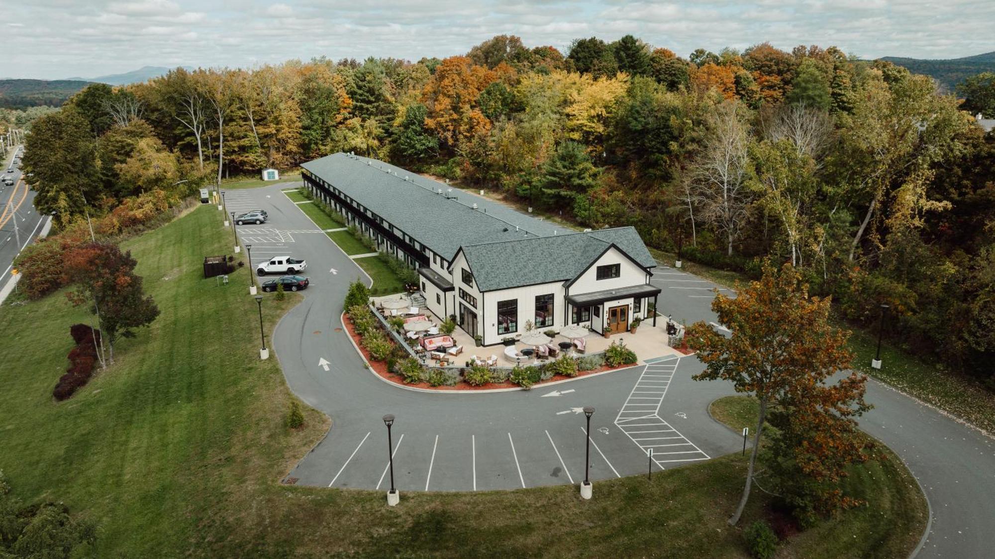 Hotel Berkshires Untold Lenox Esterno foto
