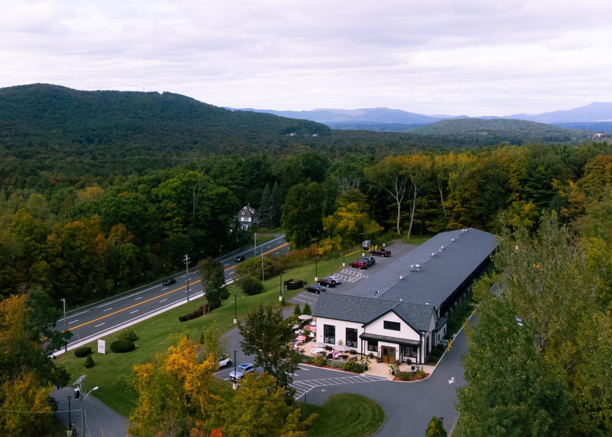 Hotel Berkshires Untold Lenox Esterno foto